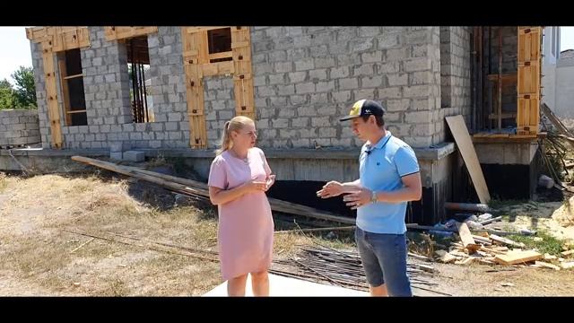 Принимаем бетон на плиту перекрытие первого этажа и лестницы.