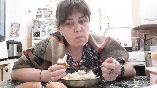 Распаковка из Любимого , Дочка придала маме сил и аппетит. смотреть онлайн