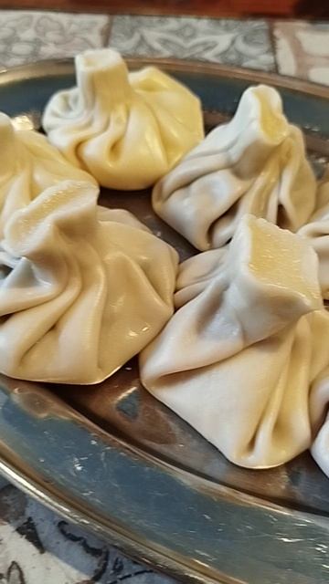 Хинкали по-ярославски с сыром, грибами и мясом! Дегустируем в ресторане в центре Ярославля