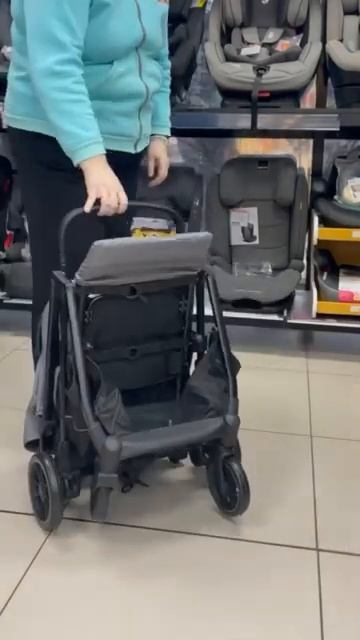 Inglesina Now - это всего 5 секунд на сложить и разложить коляску #прогулочнаяколяска #inglesinanow смотреть онлайн