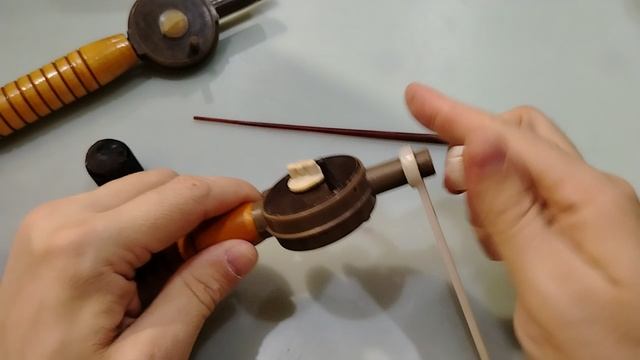 ЗИМНЯЯ УДОЧКА ИЗ СССР С КУРКОМ И ДЕРЕВЯННОЙ РУЧКОЙ.ЗАВОД ПРОЛЕТАРСКАЯ СВОБОДА. смотреть онлайн