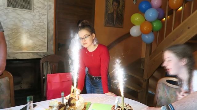 VLOG: ZAKUPY, OSIEMNASTKA ZUZY, NOWE ZASŁONY, PREZENT OD MALWINKI [OnTheLineWithAlex]