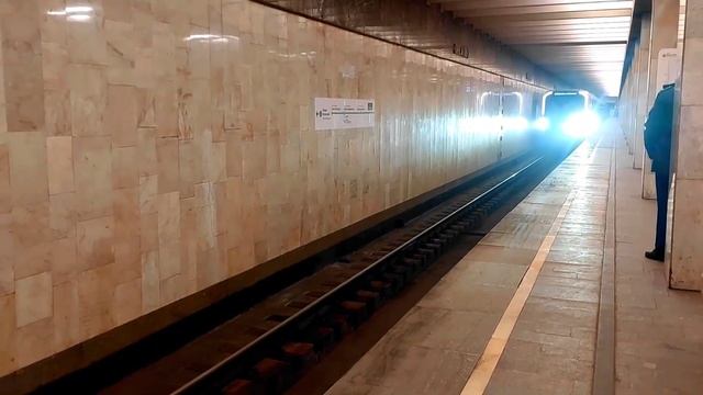 Новый Метровагон "Москва 2024 " - станция Орехово ( замоскворецкая линия ) смотреть онлайн