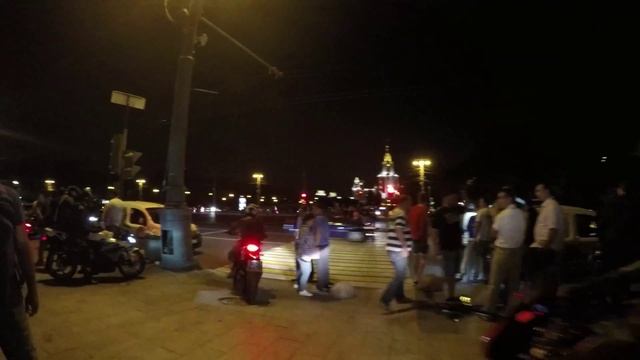 2015... Ночь, гора, байкеры и мотоциклы – август, пятница, тепло, формат 4K смотреть онлайн