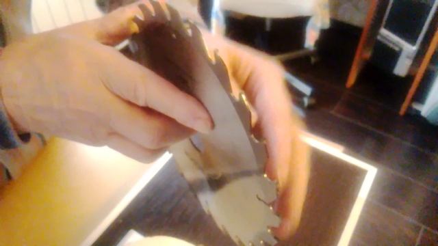 Приспособление для заточки пильного диска