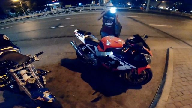 Девушка хочет ФОТО.Блоггер просит прокатить на СПОРТБАЙКЕ.Мото-клип. смотреть онлайн