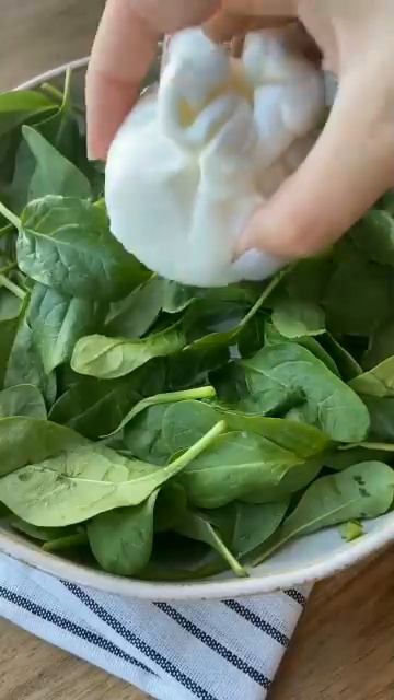 Тёплый салат с бурратой смотреть онлайн