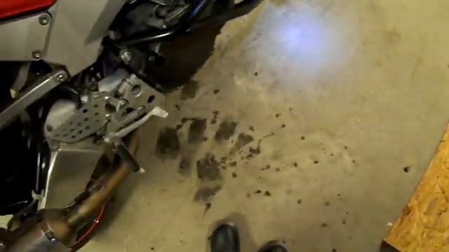 Замена масла и обслуживание мотоцикла HONDA CBR929RR Fireblade. смотреть онлайн