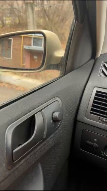 Skoda Fabia I поколения. Зеркала с электрорегулировками.