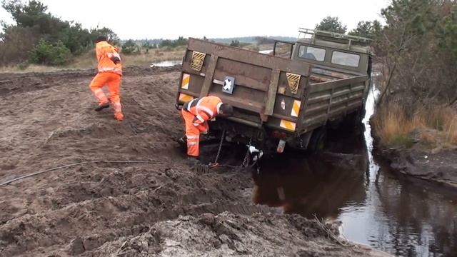 Magirus 168, Rescue Center Denmark, bjærger Mercedes 1213. смотреть онлайн