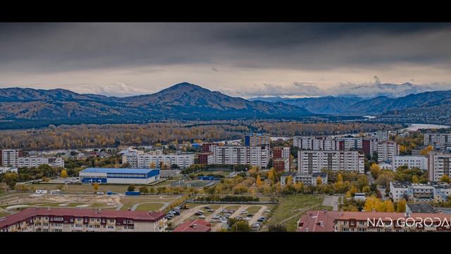 НАД САЯНОГОРСКОМ НЕБОГАТЫЙ ГОРОД ВОЗЛЕ БОГАТОГО ЗАВОДА смотреть онлайн