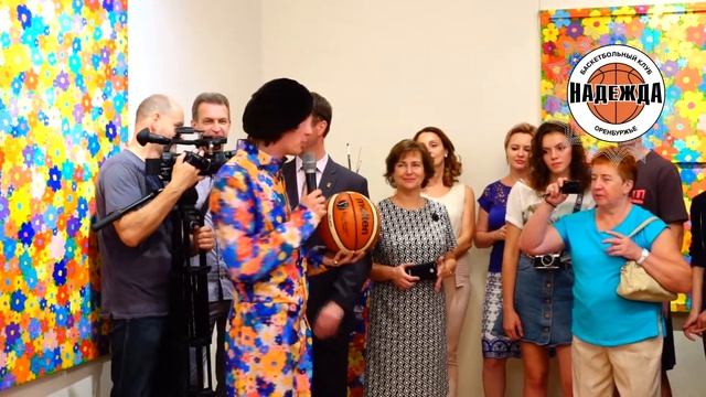 Игроки «Надежды» посетили выставку Алекса Долля «Цветы. Впечатление» смотреть онлайн