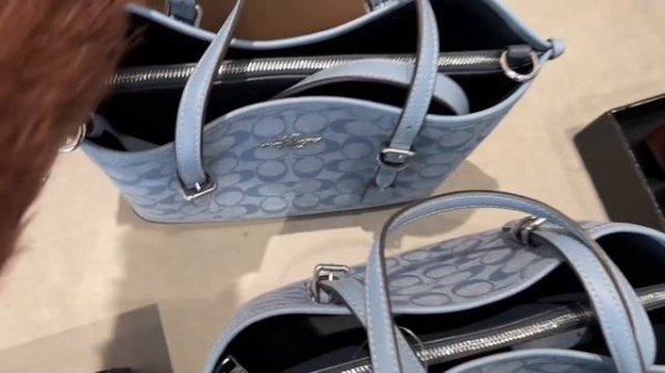 NEW ARRIVAL❤Coach outlet bags Mollie Tote 25 In Signature Chambray