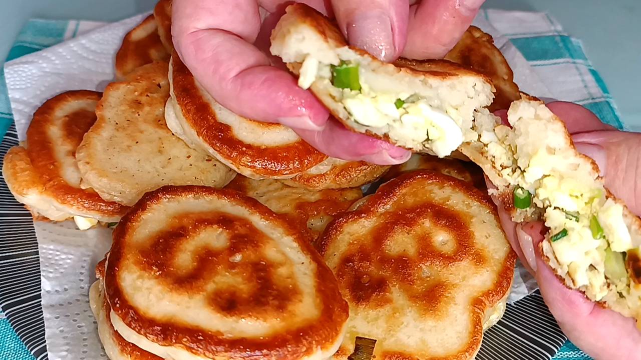 📌 Ленивые пирожки без лепки с яйцом и зеленым луком. Оладьи с начинкой смотреть онлайн