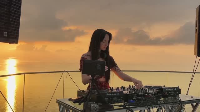 KRISTEN KROFT aka Kris May - Live @ Litz Resort, Georgia [Melodic Techno Progressive House Dj Mix] смотреть онлайн