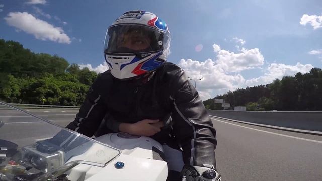 Красотки и мотоциклы. Валим 200+ км/ч на BMW S1000RR в плотном трафике по МКАД. Бесплатное мототакси смотреть онлайн