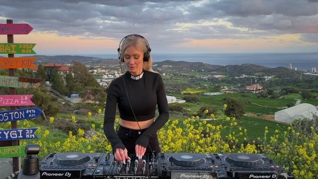 PEZSI [DJ-SET 2025] x ONTHEGROUND - Dark Minimal Techno | PSY-Techno смотреть онлайн