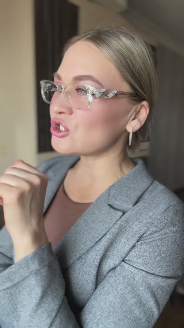 В этом ролике я поделюсь своим опытом, как я обновляю свою старую одежду