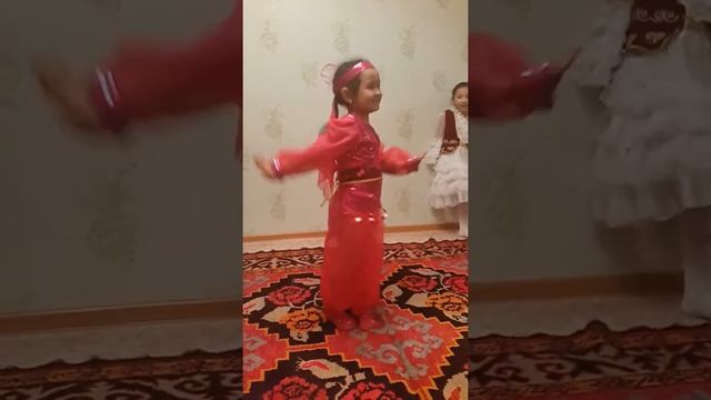 Восточный танец, Айтолкундун аткаруусунда. смотреть онлайн