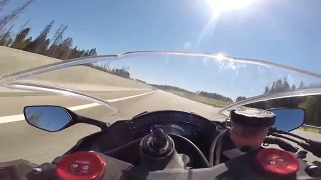 Максимальные 299 км/ч бывают разные – у Yamaha одни, у Kawasaki другие, у BMW третьи смотреть онлайн