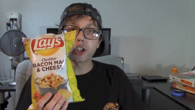 NEW LAYS FLAVOR CHIP TASTE TEST смотреть онлайн