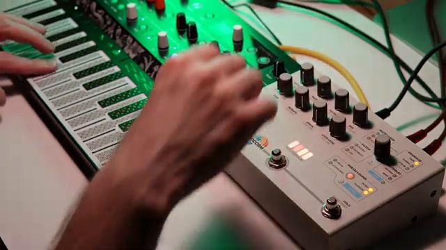 Вечерний джем с Microfreak и Microcosm смотреть онлайн