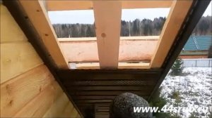 Монтаж софитов на подлеты крыши при строительстве дома из бруса.