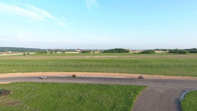 Каждые вторник и четверг в Мячково (ADM Raceway) можно погоняться на мотоциклах смотреть онлайн