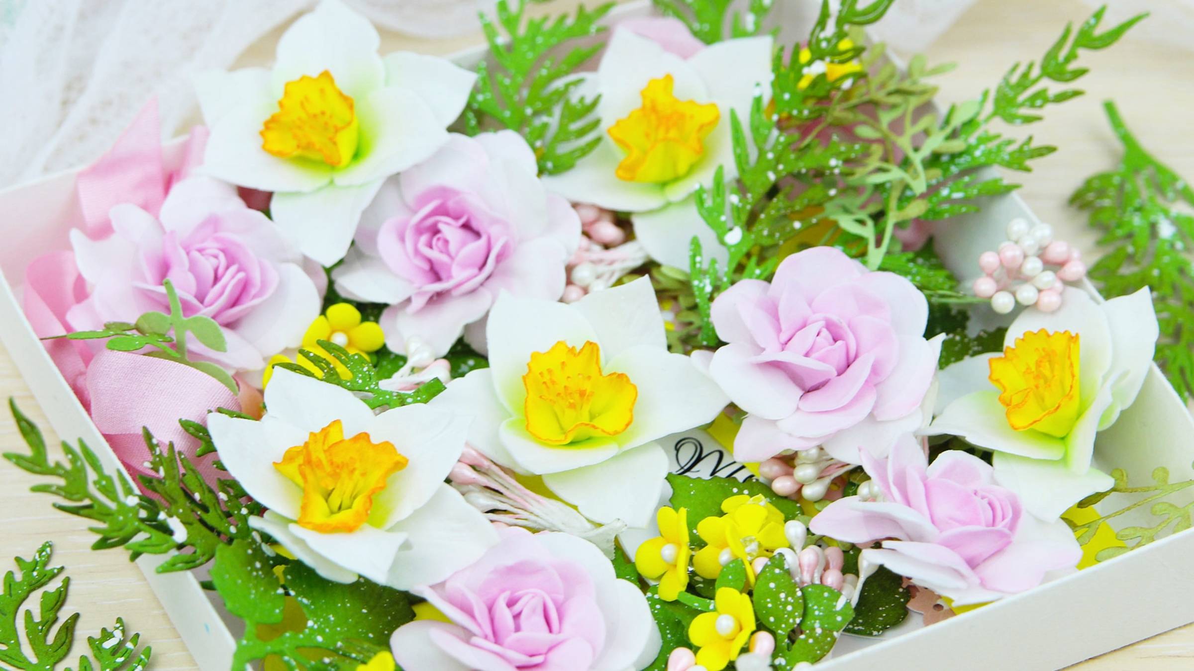 Как я делаю цветы из фоамирана (нарциссы, розы, мелкоцветы) и другой декор для весенней коробочки🌿 смотреть онлайн