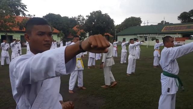 Branjangan berlatih karate смотреть онлайн