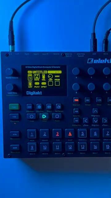 Набросал за первые 30 минут знакомства с Elektron Digitakt #elektron #digitakt #music смотреть онлайн