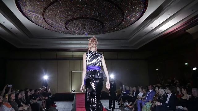 Показ новой коллекции Карины Сарсеновой и Михаила KRAVETS - «KARINA» смотреть онлайн