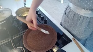 Ой блины, блины, блины, блиночки мои 😋 С премии купили вина))