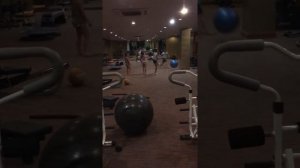 Развлечения детей вечером в отеле Найтонбури бич резорт.Тайланд Пхукет февраль 2017