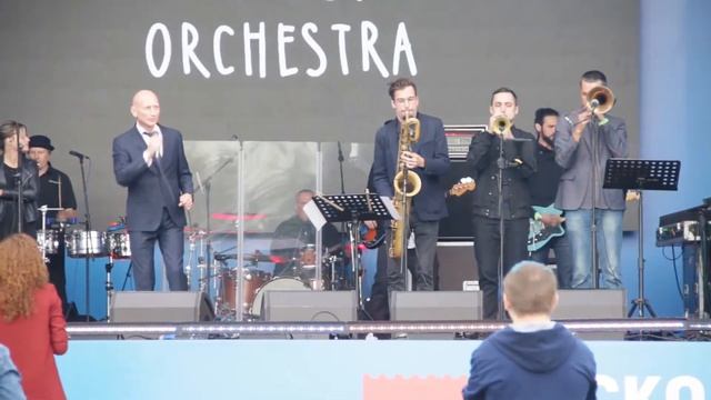 Optimystica Orchestra - Пустяк + Долго до праздника смотреть онлайн