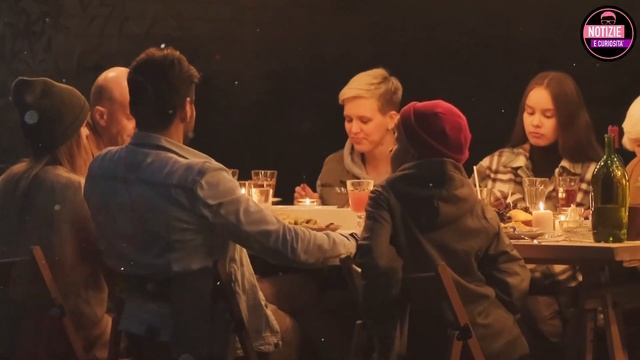 SI ACCASCIA A TERRA  E MUORE MENTRE CANTA A TEATRO DAVANTI ALLA MOGLIE