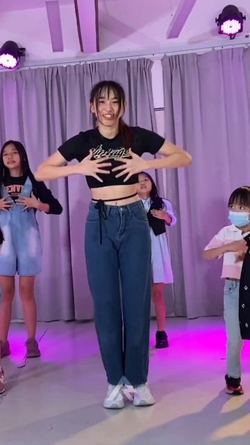 AURA | NMIXX - Young, Dumb, Stupid | KIDS KPOP BY INSTRUCTOR RUIYUAN смотреть онлайн