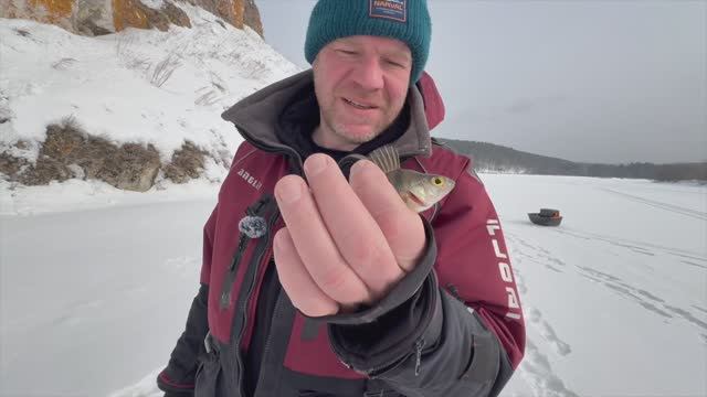 Рыбалка на Урале р.Серга, Аракаево
Трофеи забрали 3 блесны и 2 комплекта ножей ледобура смотреть онлайн