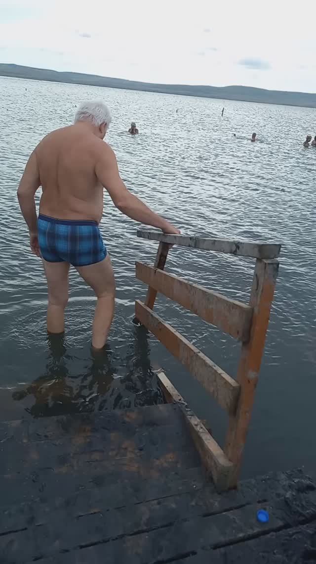 Грязь в Крыму. Целебное озеро Чокрак