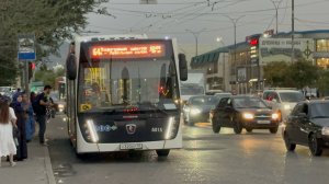 Автобус НефАЗ-5299-30-57 №У320ЕР по №64 в Махачкале, август 2024 года