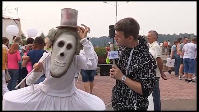 Актеры уличного театра из Санкт-Петербурга вызвали восторг зеленогорской публики смотреть онлайн