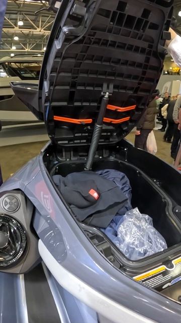 Водник на выставке бот шоу 2025 смотреть онлайн