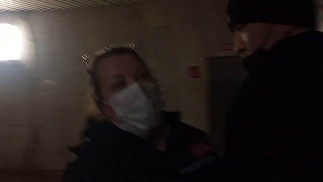 Контролеры ГКУ оскорбляют, удерживают и разводят людей на штрафы, запрет съемки. Спасение пассажиро смотреть онлайн