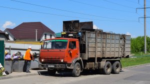 Мусоровоз КО-415А на шасси КамАЗ-53213 (Х 090 НЕ 22). Работа.