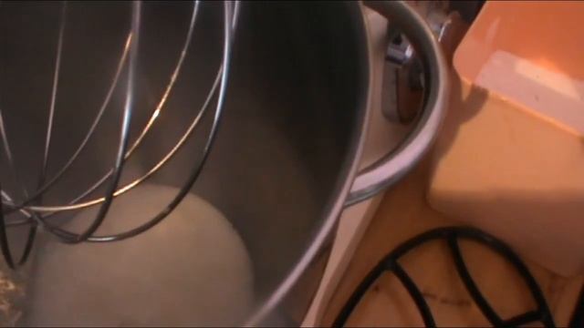 Белково масленый крем. Как приготовить крем для торта смотреть онлайн