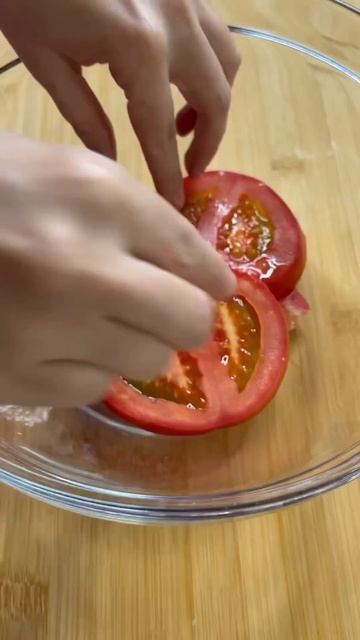 Закуска из помидоров в чесночно- лимоном маринаде/ быстро,пикантно,обалденно вкусно.