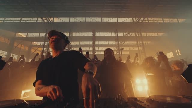 Dom Dolla b2b Solomun - Live @ The Wool Store Melbourne, 2024 смотреть онлайн