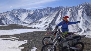 Ледопады в горах. Эндуро покатушка Мунку-Сардык