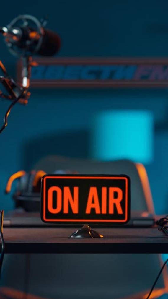 ДАЙТЕ ПОЖРАТЬ! | Двести ФМ смотреть онлайн