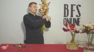 Сборка параллельного букета. Флорист-дизайнер Иван Базин